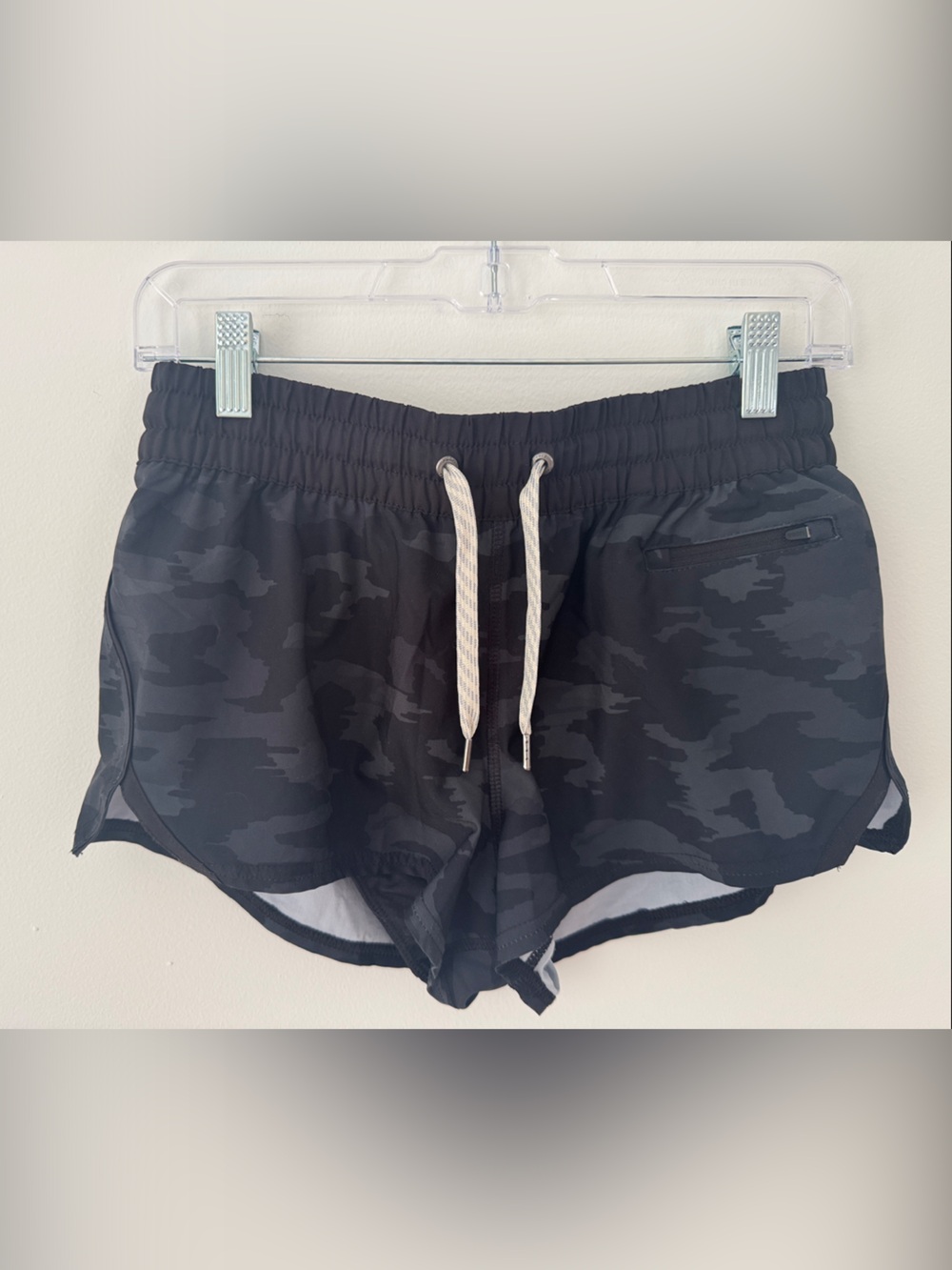 Vuori Clementine 2.0 Short 2.5” - NWOT